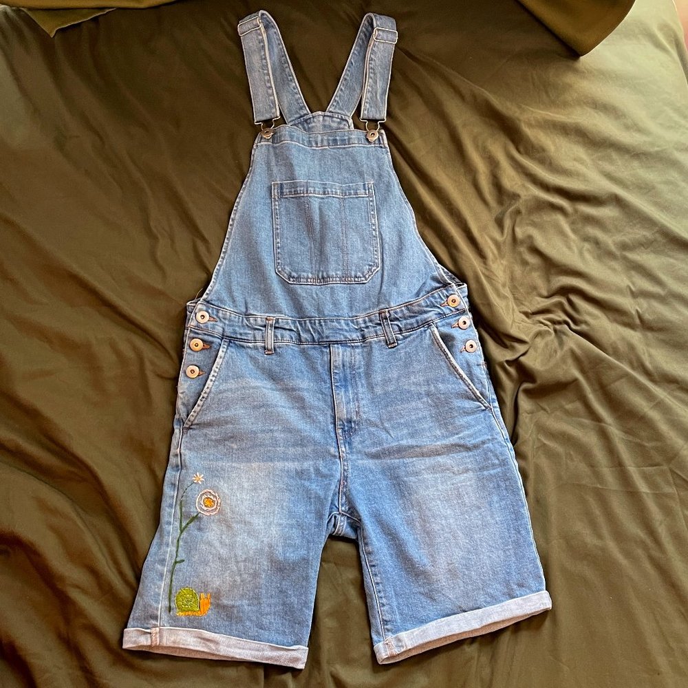 Embroidered Jean Shorts (Snail and Flower) - M